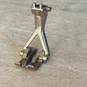 Bernina Old Style Presser Foot #7 Tailor Tack Foot